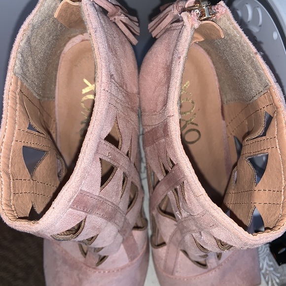 XOXO Suede Heels - Picture 4 of 4